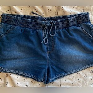 Women’s elastic waist short